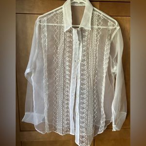 Women’s medium detailed stitching blouse